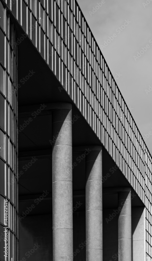 Poster immeuble moderne en banlieue parisienne