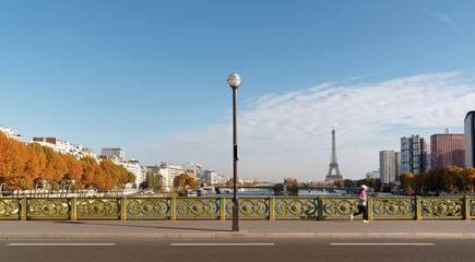 Obraz premium running sur le pont Mirabeau à Paris