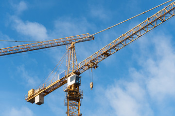 Kr&auml;ne auf einer Gro&szlig;baustelle