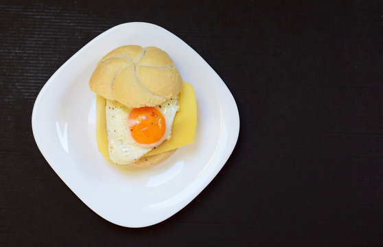 Fried egg with bread
