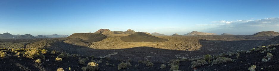 Fototapeta na wymiar volcanic landscape in Lanzarote, Timanfaya national park