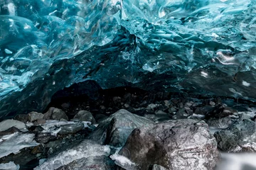 Papier Peint photo autocollant Glaciers Entry to the glacial cave (ice cave)