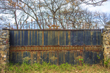 Fototapeta na wymiar Old metal rusty gate, wicket, fence