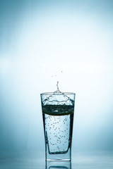 slice of lemon drops in a glass of water
