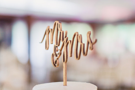 mr and mrs sign on wedding day