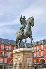 Fototapeta na wymiar Statue of Philip III on Plaza Mayor in Madrid, Spain