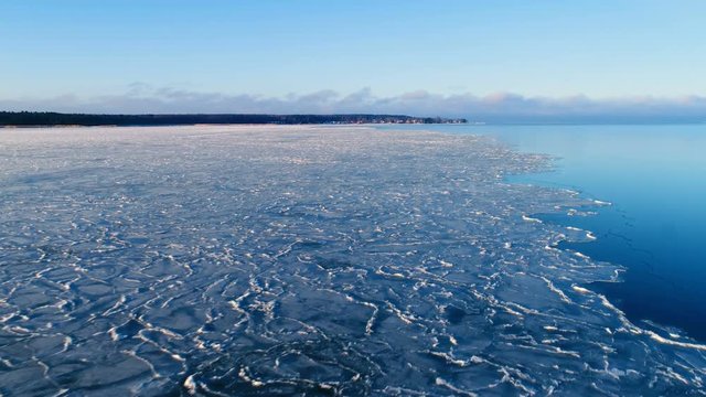 13050_The_icy_sea_water_freezing_from_the_snow_season.mov
