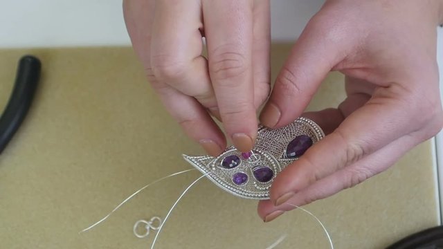 Master jeweler makes handmade jewelry