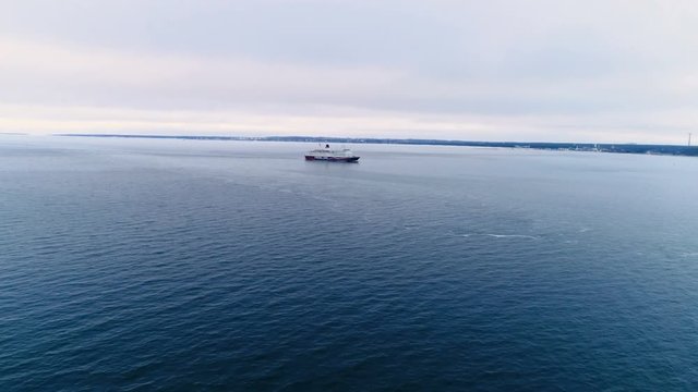 13053_A_big_ship_cruising_on_the_big_ocean_in_Kasmu.mov