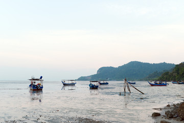 Obraz premium Fishing boats on dock