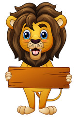Naklejka premium Cartoon lion holding an empty wooden board 