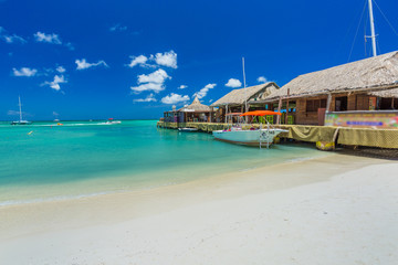 Fototapeta na wymiar Palm beach at Aruba island