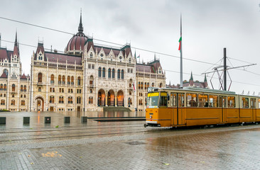 Plakat yellow Budapest tram in front of Hungarian National Parliament