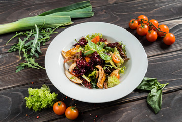 warm salad with turkey in sauce spice mango