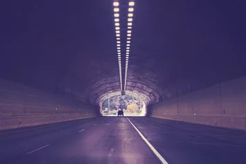 Fotobehang Tunnel Tunnel op Interstate Highway 70, kleur getinte foto, Colorado, Usa.