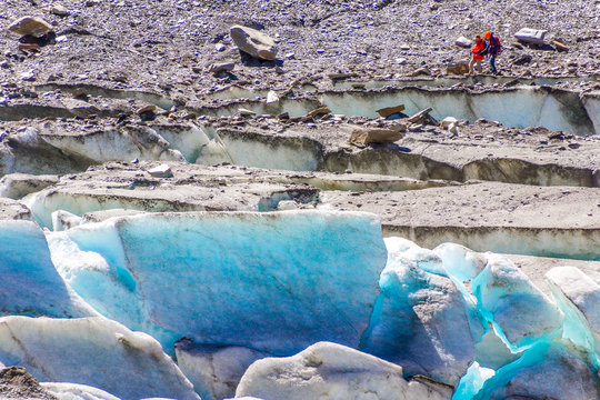Bergsteiger bei einer Gletscherwanderung