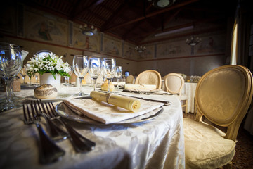 table setting in restaurant