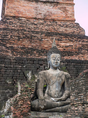 Fototapeta premium Ruin ancient Buddhist temple, Wat Mahathat Sukhothai, landmark in Thailand