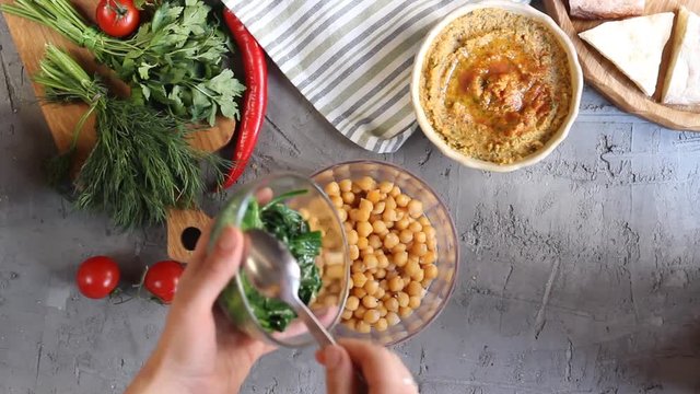 Recipe: spinach hummus. Top view
