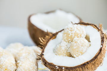 Fototapeta na wymiar Raw Vegan Coconut and Lemon Truffles in the Coconut Shel