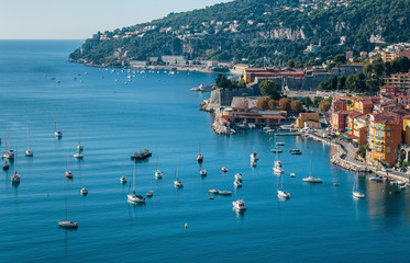 Vue panoramique sur la Côte d& 39 Azur près de la ville de Villefranche-sur-Mer