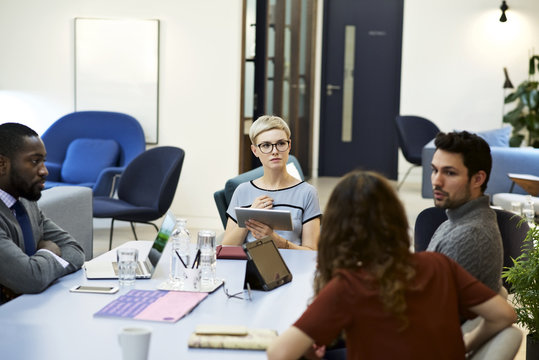 Young caucasian businesswoman in a multi-ethnicity team meeting
