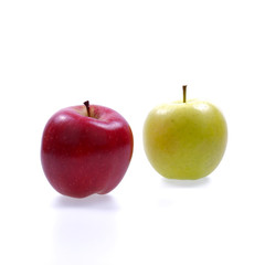 Roter und grüner Apfel | freigestellt