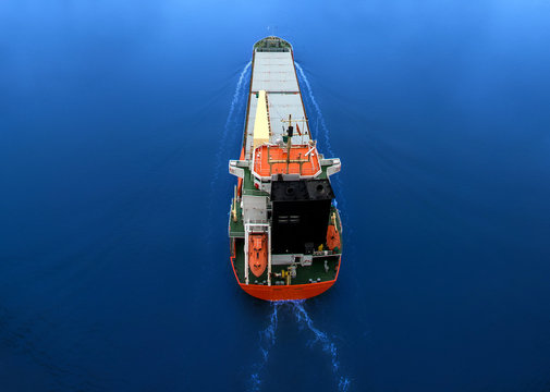 Schiff auf hoher See