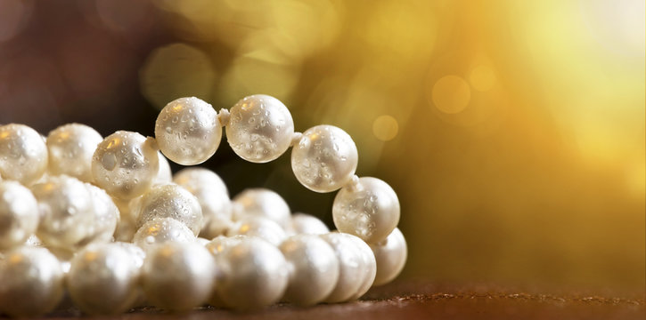 Website banner of beautiful white pearls