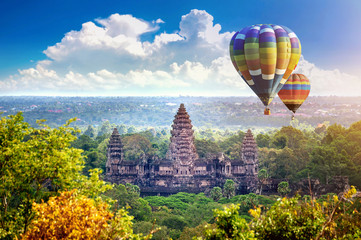 Fototapeta premium Świątynia Angkor Wat z balonem, Siem Reap w Kambodży.