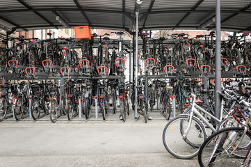 Abstellplatz für Fahrräder in der Stadt