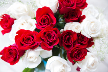Obraz premium Bouquet of red and white roses 