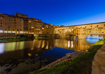 Obraz premium Bridge Ponte Vecchio in Florence - Italy