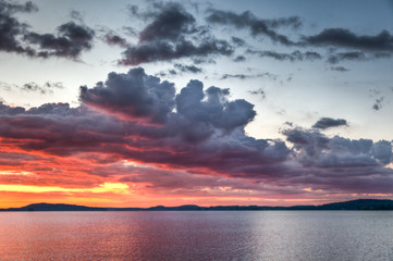 Naklejka premium Sunset over lake