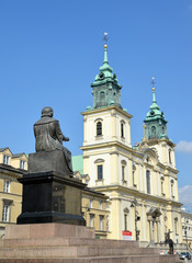 Fototapeta na wymiar WARSAW, POLAND. Monument to Nicolaus Copernicus and church of the Sacred Cross