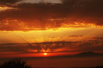 Sonnenuntergang in Griechenland mit Wolken