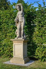 Standbild der Ceres in der "Götterallee" des Schlossparks Neustrelitz