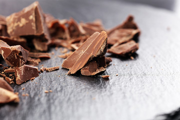 Dark chocolate stack, chips and powder