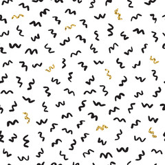 Black and gold hand drawn vector seamless short zigzags pattern.