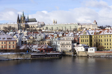 Obraz premium Snowy freeze Prague Lesser Town with gothic Castle, Czech republic