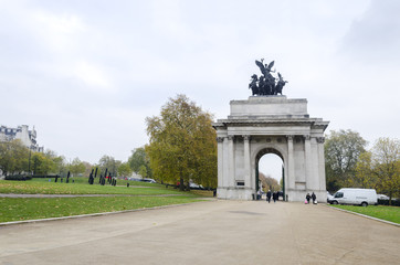 Wellington Arch, aka Constitution Arch or (originally) the Green Park Arch, is a triumphal arch located to the south of Hyde Park and at the north western corner of Green Park. London, UK