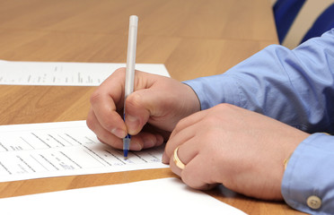 Umfrage | Unterschrift Vertrag, Lizenzvertrag Mietvertrag, Kautionsvertrag