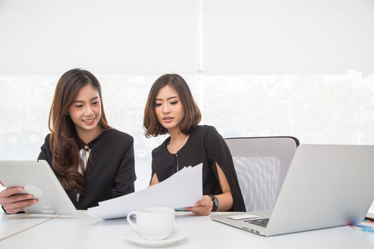 Asian business woman meeting and talking