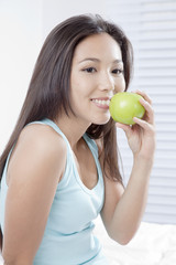 Young woman eating an apple