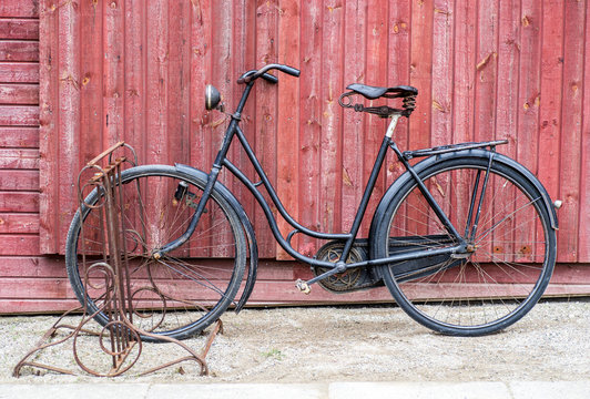 old antique black men's bicycle