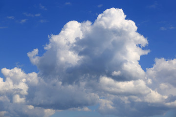 Fototapeta na wymiar fluffy clouds