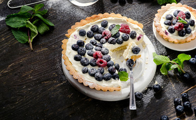 Cheese cake with fresh berries and whipped cream