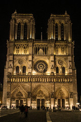 Fototapeta na wymiar Notre-Dame de Paris at night