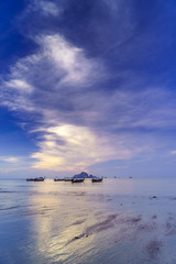 Obraz premium Traditional thai boats at sunset beach. Ao Nang Krabi province