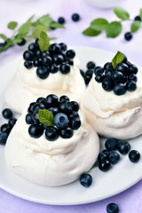 Meringue cakes